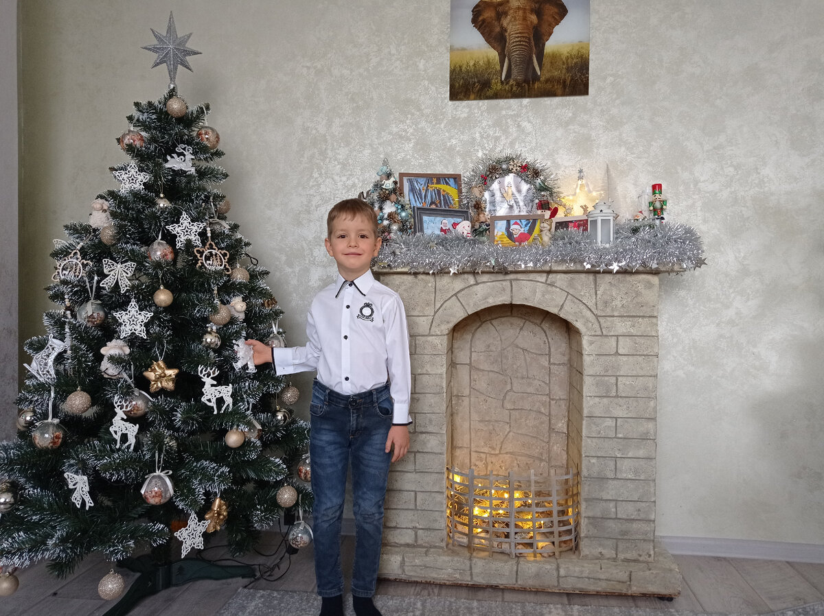 Мой огонёк. Ждёт праздника и верит в чудо!