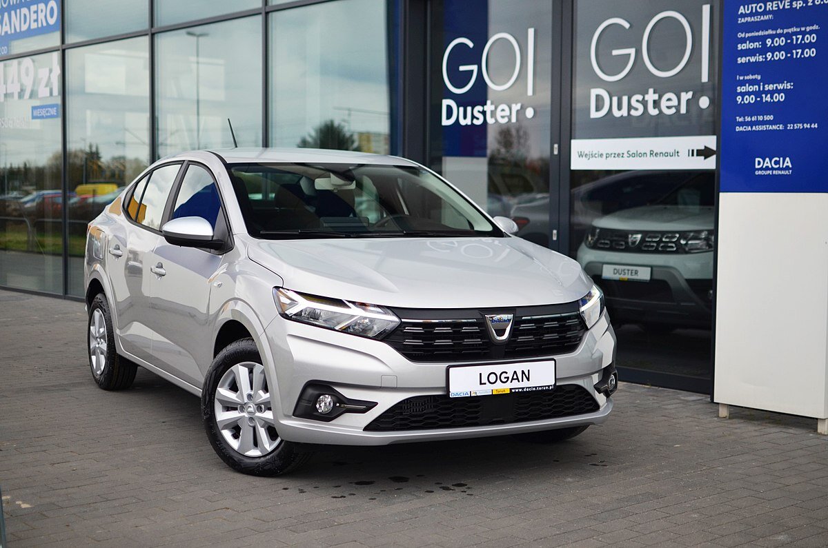 Логан третьего поколения, который сейчас продается в Европе, выглядит вот так JanekJankowski, CC BY-SA 4.0 <https://creativecommons.org/licenses/by-sa/4.0>, via Wikimedia Commons