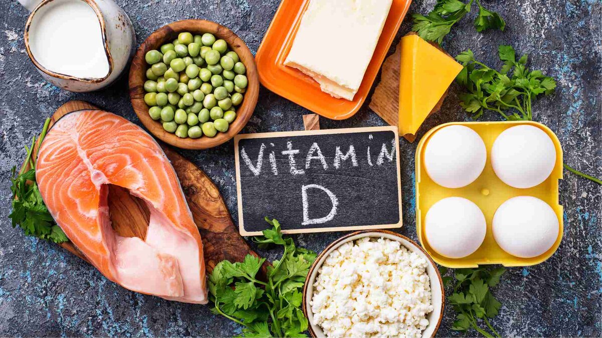 На фото предоставлены продукты в которых содержится витамин D.
