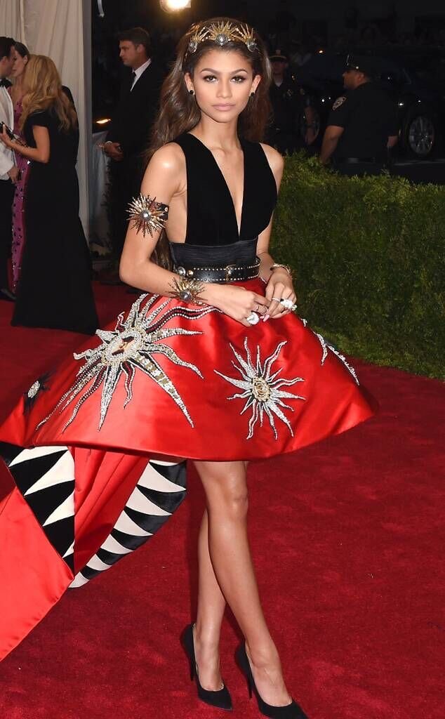 2015 год Зендая в Fausto Puglisi 