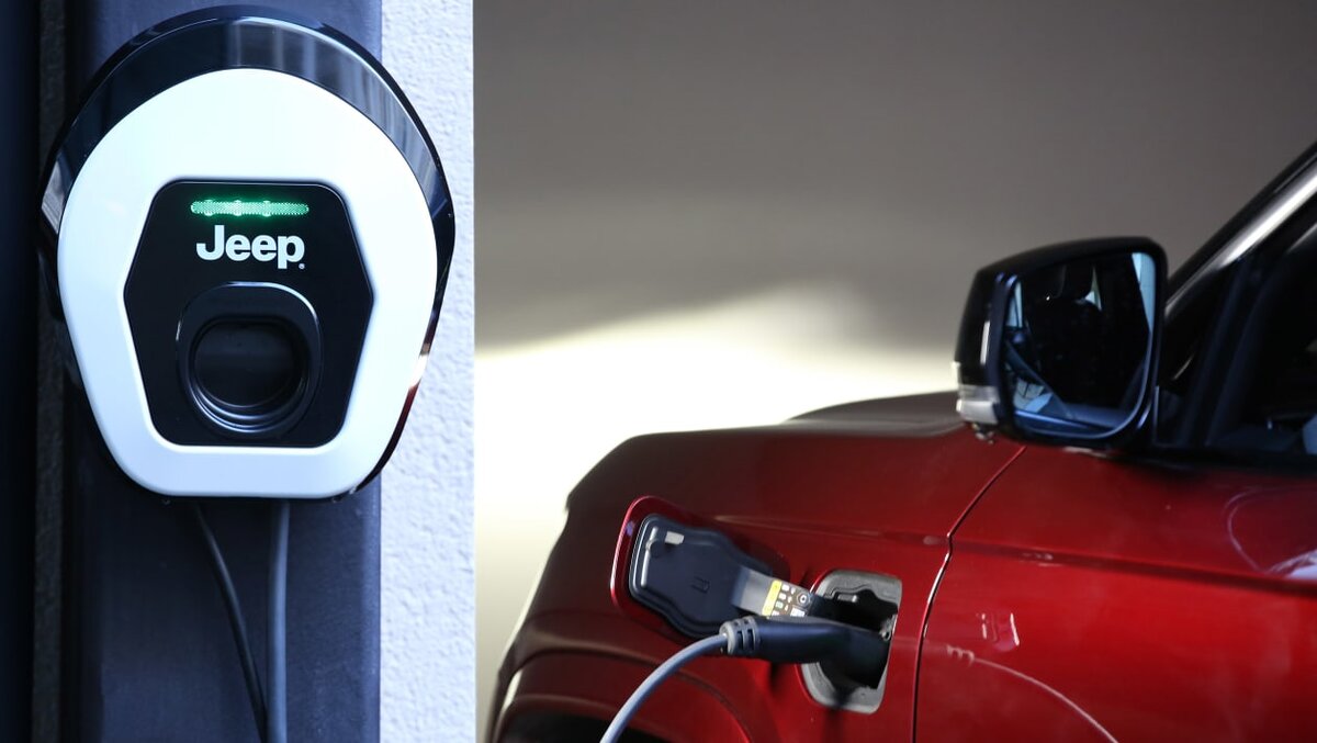  Зарядка гибридного Jeep Grand Cherokee 2022