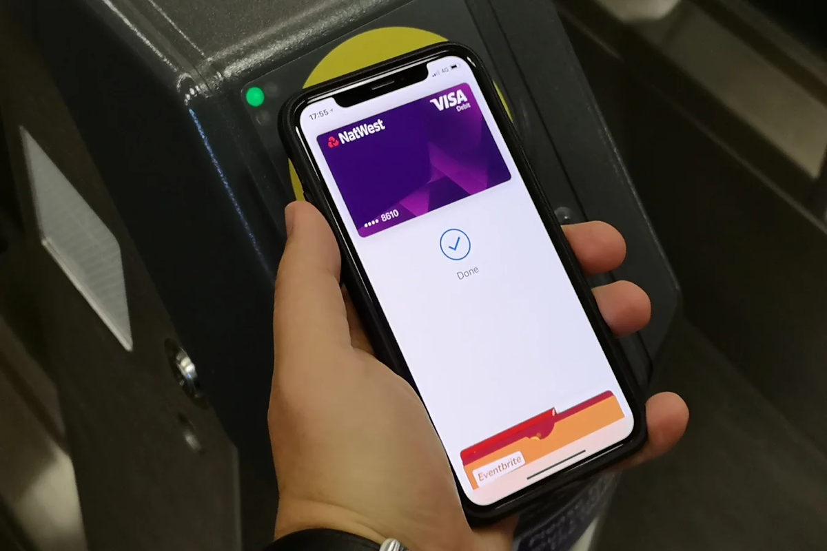 Как оплачивать apple pay. Apple pay iphone. Плата Apple pay. Что такое Apple pay на айфоне. Iphone XS Apple pay.