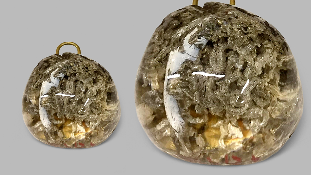 Горный хрусталь с вкраплениями серебряных дендритов, 3 см, 17 в. © Кунсткамера, Музей истории искусств, Вена