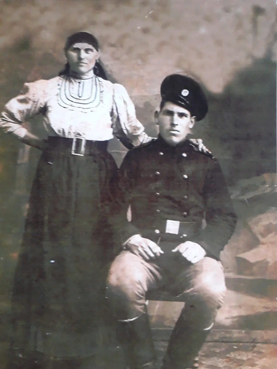 1917 год. Супруги Горбуновы. Леонтий Сидорович - участник Первой мировой