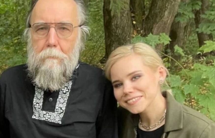    «Она погибла за Россию. На фронте»: Дугин выступил с речью на прощании с дочерью