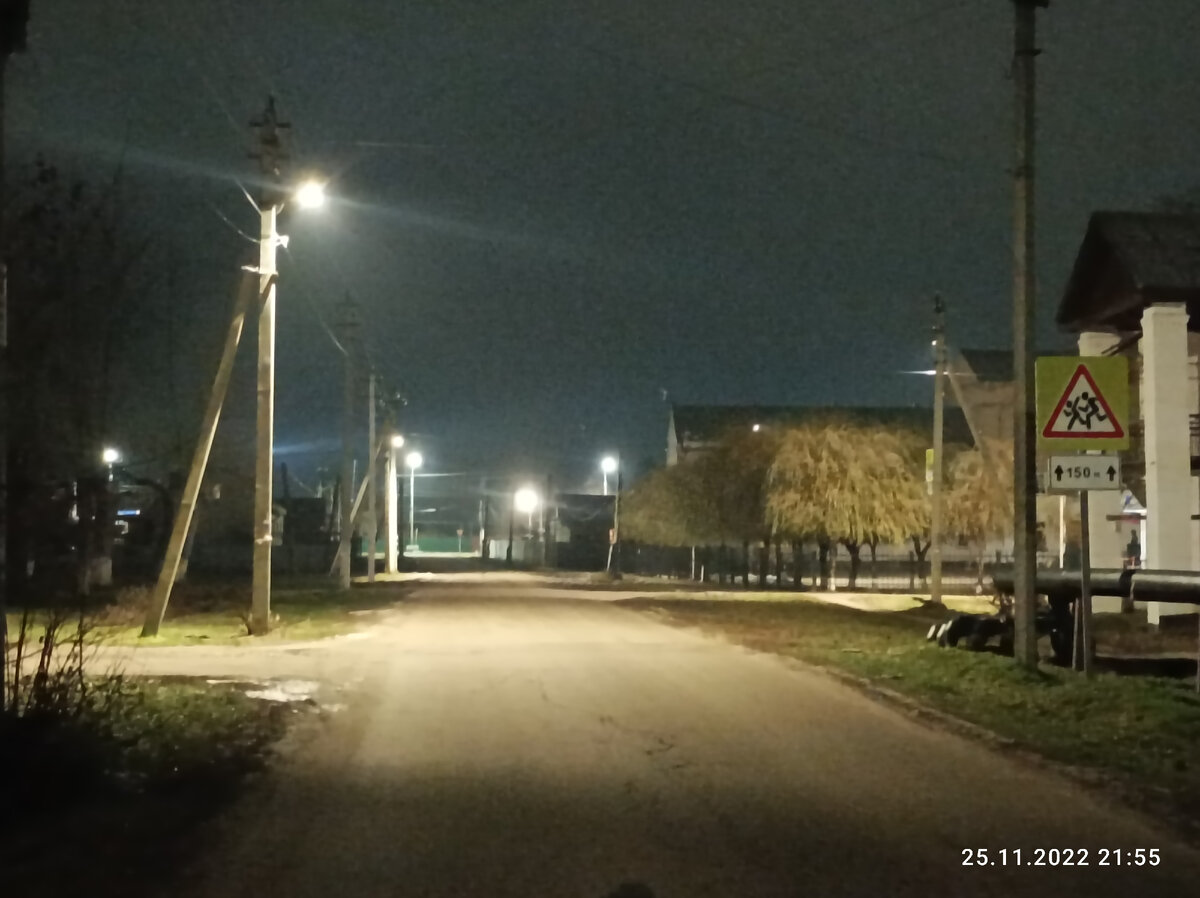 Только на улице будут освещать мне дорогу фонари. 