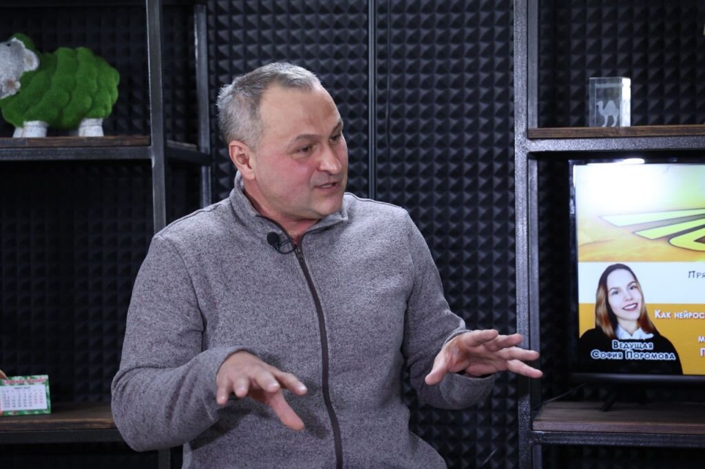 Алексей Кондратьев на стрим-шоу "Поутру", фото Юлии Боровиковой (Вечерний Челябинск)