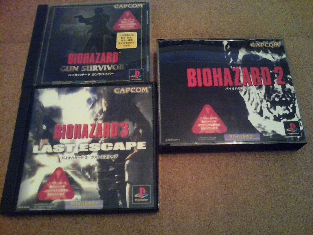 Фото из моей личной коллекции, фото сделаны мной в 2015 году. Публикация фото преследует информационные цели. На фото коробки от игр и игры из серии Biohazard, разработчика и издателя Capcom: Bio hazard 2,3, Bio hazard Survivor,  Продюсер 2,3 частей Синдзи Миками, Подробнее указано в статье.