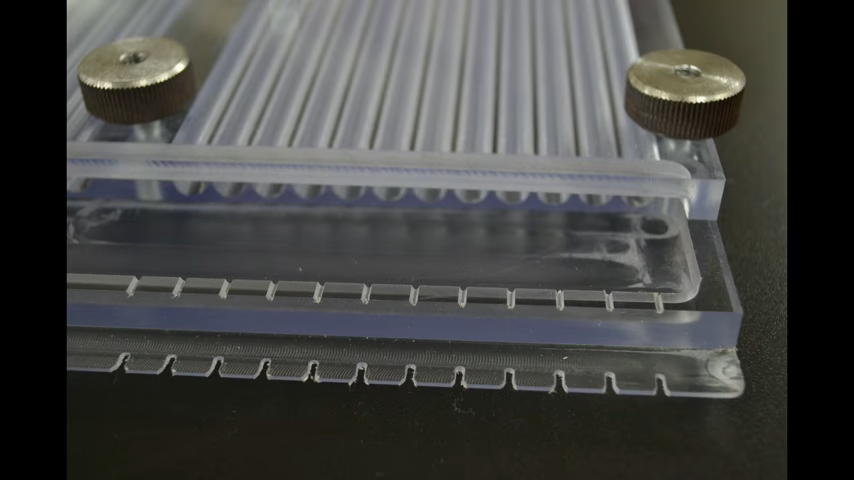 Впервые Рашад увидел свечи на девятом году обучения. Мальчик был очарован сверкающим пламенем, душистым ароматом и влюбился в это волшебство. Рашад помнит, как мама учила его делать свечу с нуля. Рецепт кумовины в домашних условиях остался неизвестен мальчику только потому, что он хотел сделать поделку как можно более совершеннойПрислушайся, Рашад! Узнай все об этом древнем искусстве от профессионала!" "Давай, Рашад!" призывали его друзья и соседи: "Давай займемся этим и сделаем свечи!" Молодой человек не сильно уступал им в возрасте, и Рашад быстро освоил все, чему его научила мать. От продажи свечей стали накапливаться довольно большие суммы, и желание росло: знания снова грызли его. Предпринимались попытки самообразования в школах - они не увенчались успехом. Сошка: Может быть, отпишемся от темы и узнаем, как у других? Оказалось, что хорошие учителя есть, но никто из них не может научить всему за один присест - каждая профессия требует своего учебного пособия и периода перехода через разные позиции. Первое разочарование