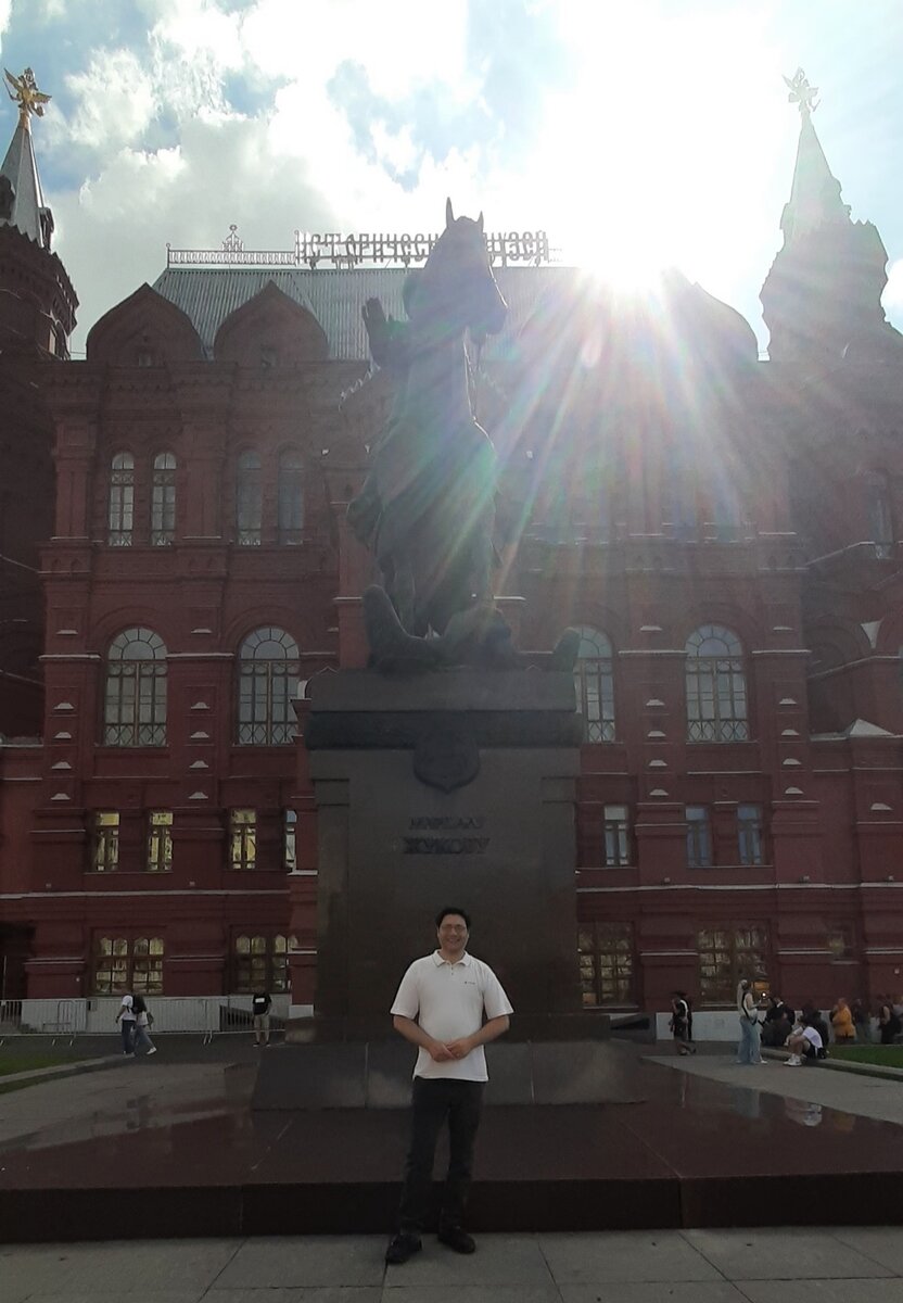 Возле памятника Жукову.