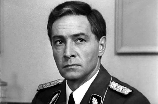    Сколько книг про Штирлица написал Юлиан Семенов?
