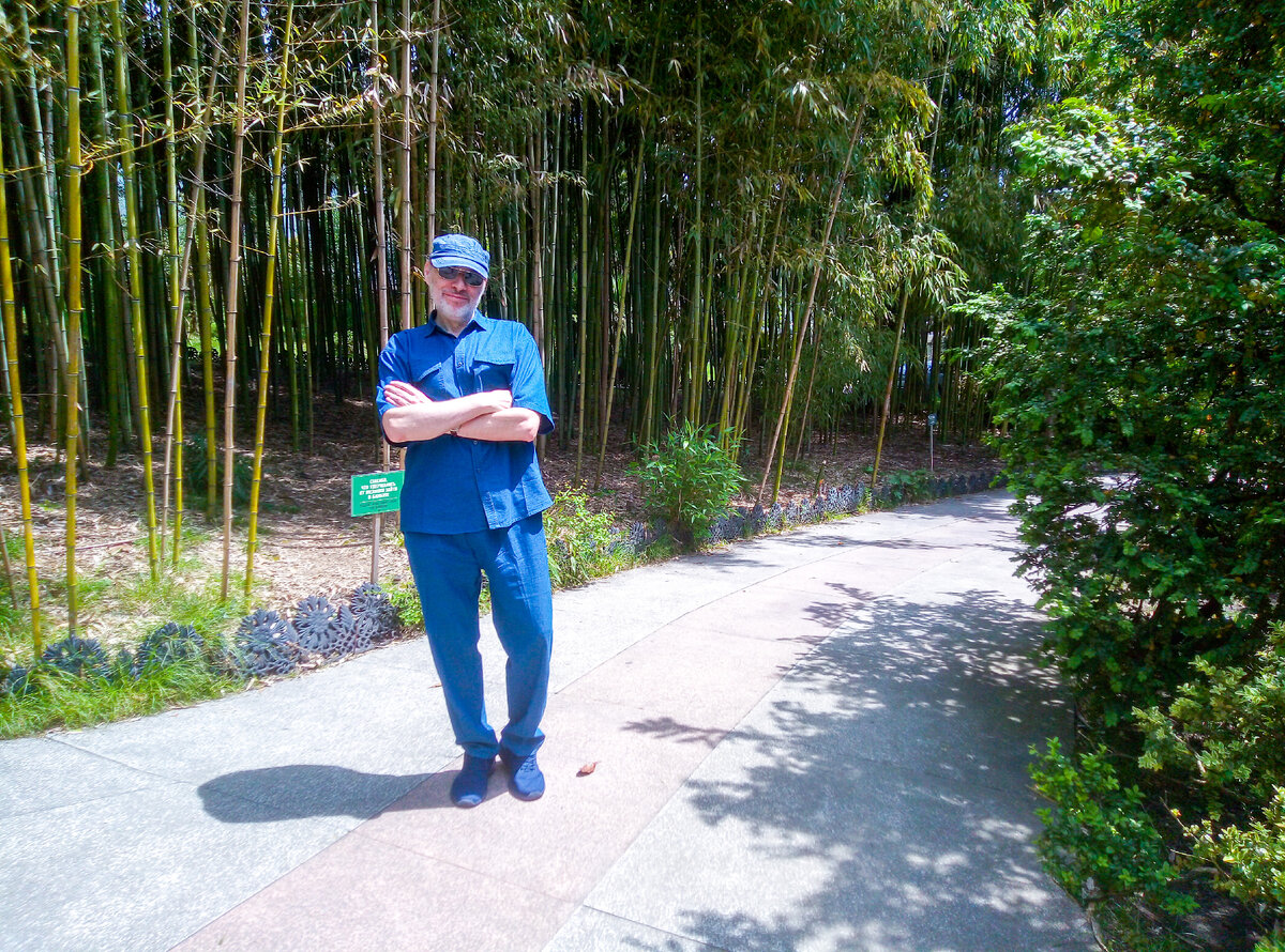 Михаил Лекс, автор рассказа и канала. На фото парк Дендрарий в Сочи