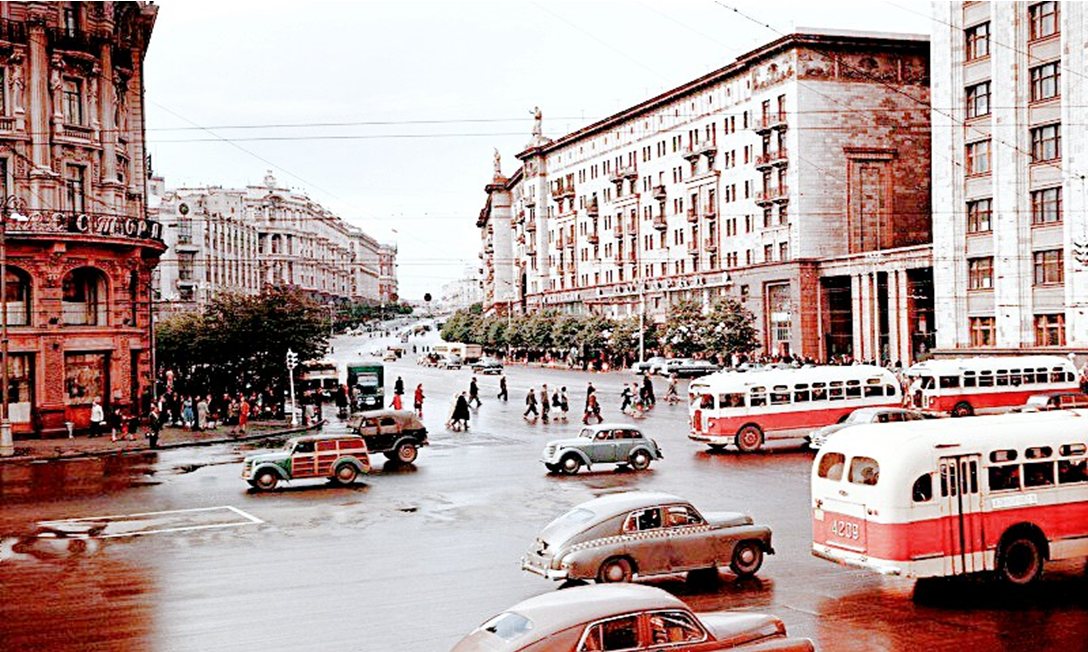 Вид на ул. Горького, Москва, 1950–е годы.