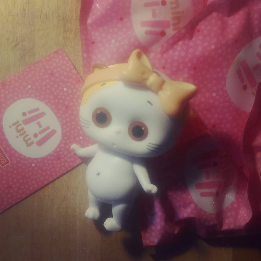 Лили от Буди Баса.