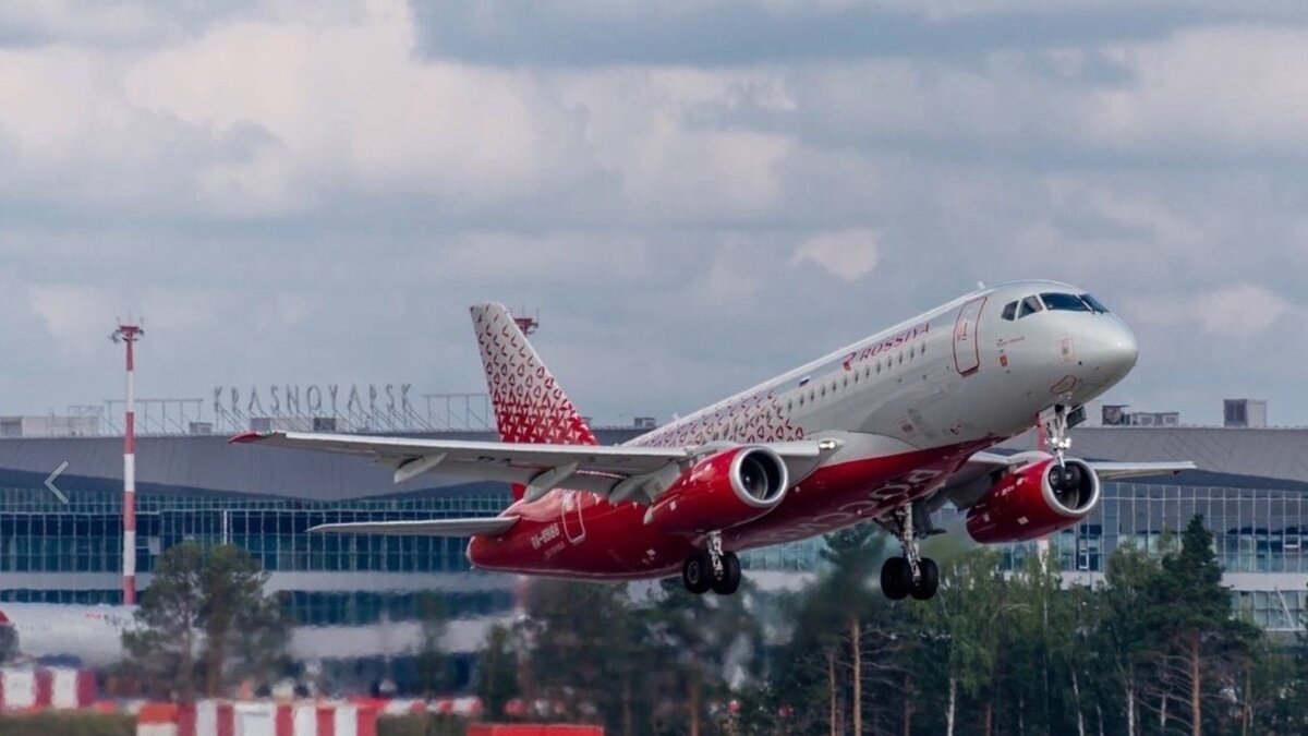     Самолет аварийно сел в Красноярске из-за разгерметизации. Такую причину назвали в авиакомпании «Россия».