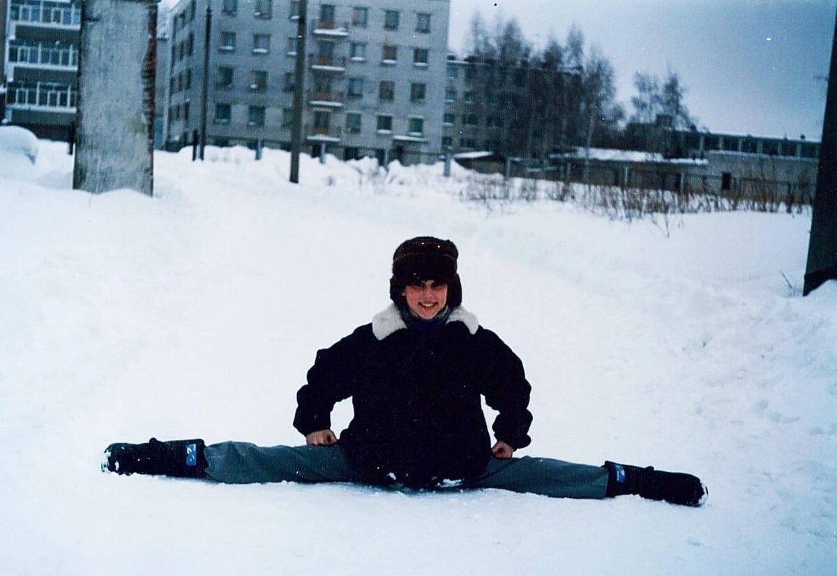 На фото мне 11 лет, я занимаюсь Тхеквондо, живу в Ульяновске, учусь в школе номер 6 с математическим уклоном и люблю рыбалку.  