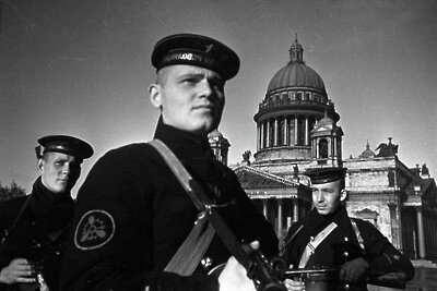    Великая Отечественная война 1941-1945 гг. Блокада Ленинграда. Военный патруль у Исаакиевского собора. ©Александр Бродский РИА Новости