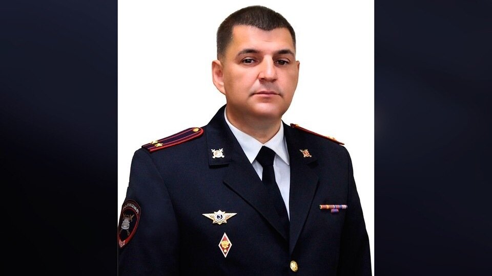     В Красноярске расследовали дело замначальника ГИБДД по краю Руслана Семирозума, который заставлял подчиненных строить дома.