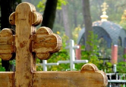   Каждому желающему побывать на могиле близкого или знакомого должны быть известны традиции и нормы поведения в обители мертвых. Правила посещения кладбища необходимо строго соблюдать.-2