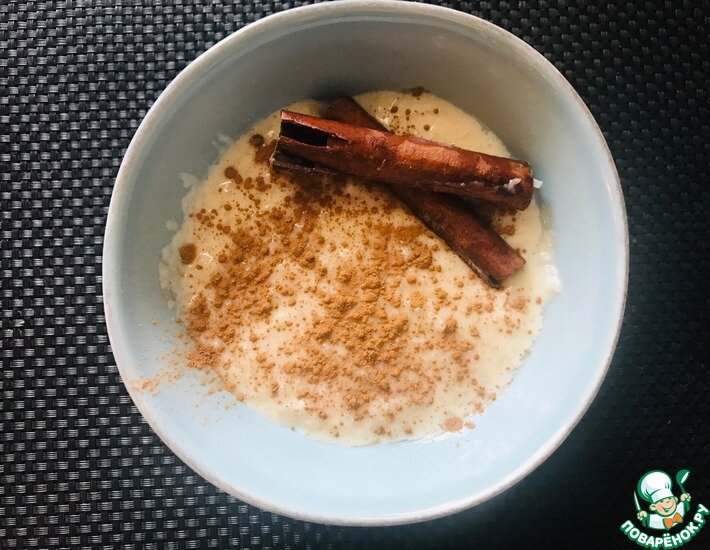 Одно из главных блюд Южной Америки. Arroz con leche - дословно переводится как рис с молоком, но это далеко не просто рисовая каша. Это блюдо стало нашим фаворитом в нашем путешествии по Чили и Перу. Его надо готовить либо самому, либо покупать на улице у тетушек (но тут вопрос санитарных условий). Так что если вы скучаете по этому блюду, также как и мы - ловите рецепт.