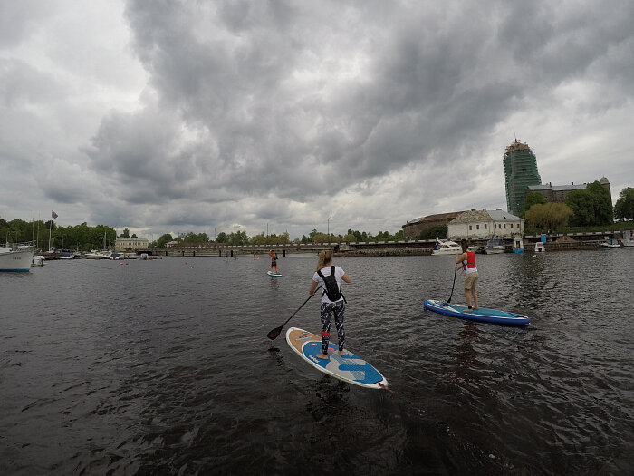 На территории Выборга не стоит приближаться к порту и двигаться рядом с теплоходами 