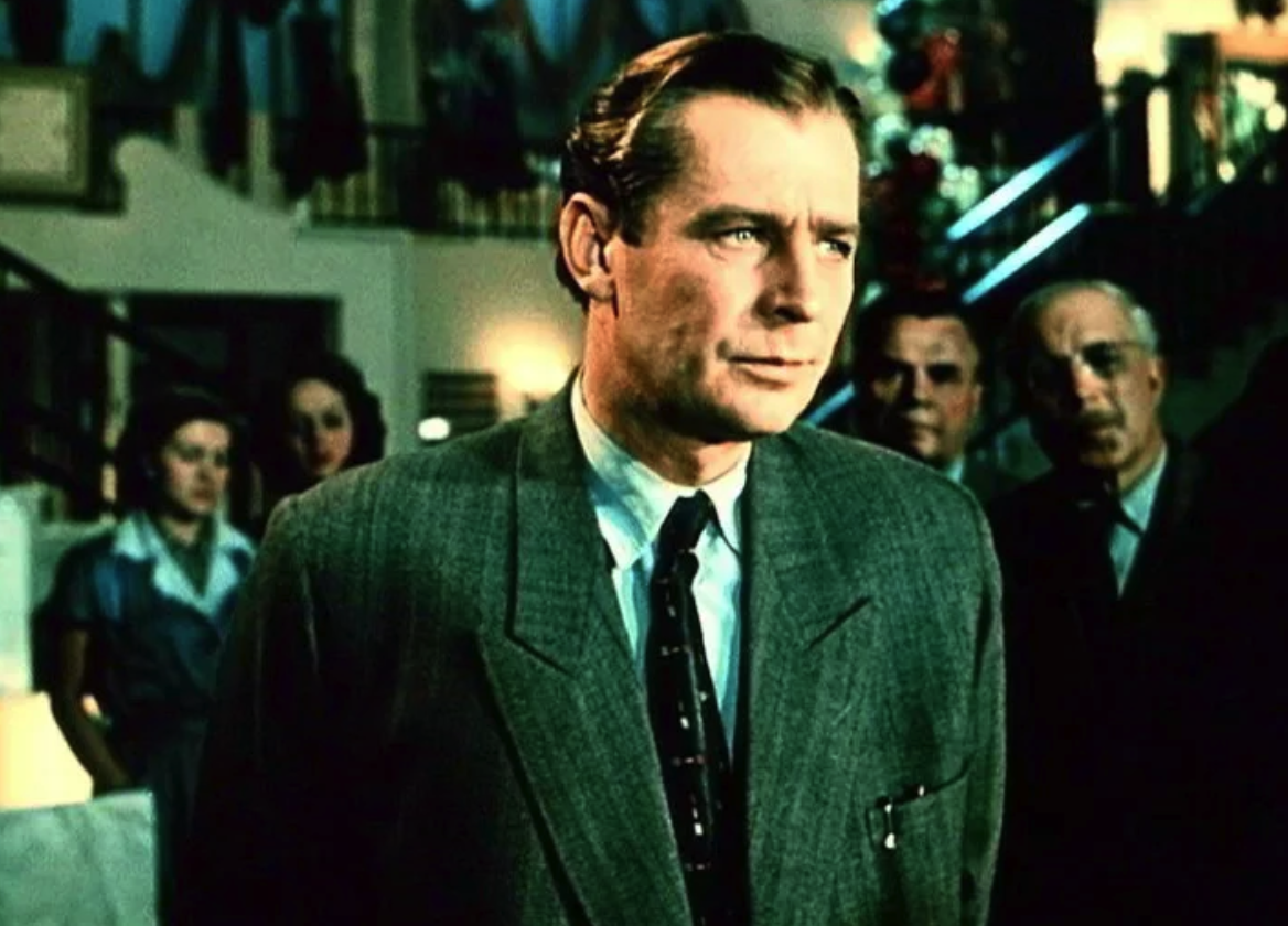 Кадр из фильма "За витриной универмага"