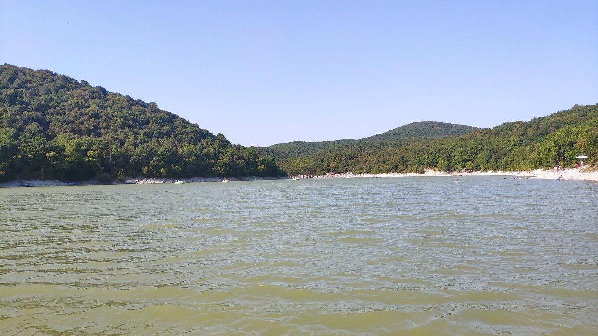 Вид от фотозоны на Кипарисы