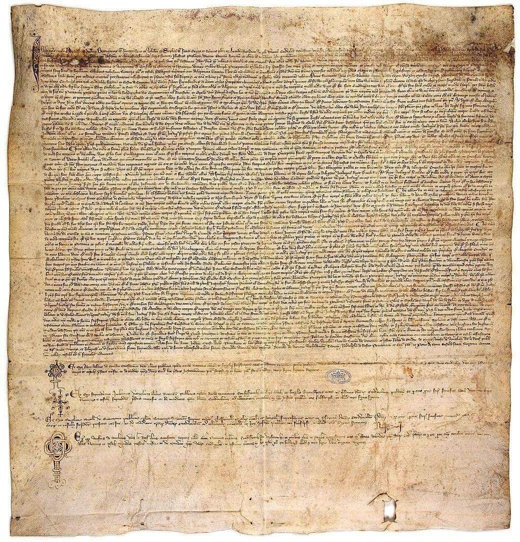 Найденный документ получил название Шинонский пергамент (он был составлен в королевском замке Шинон, одном из самых больших в долине Луары, где содержались узники и проходило следствие). Что еще хранится в Секретном архиве Ватикана?