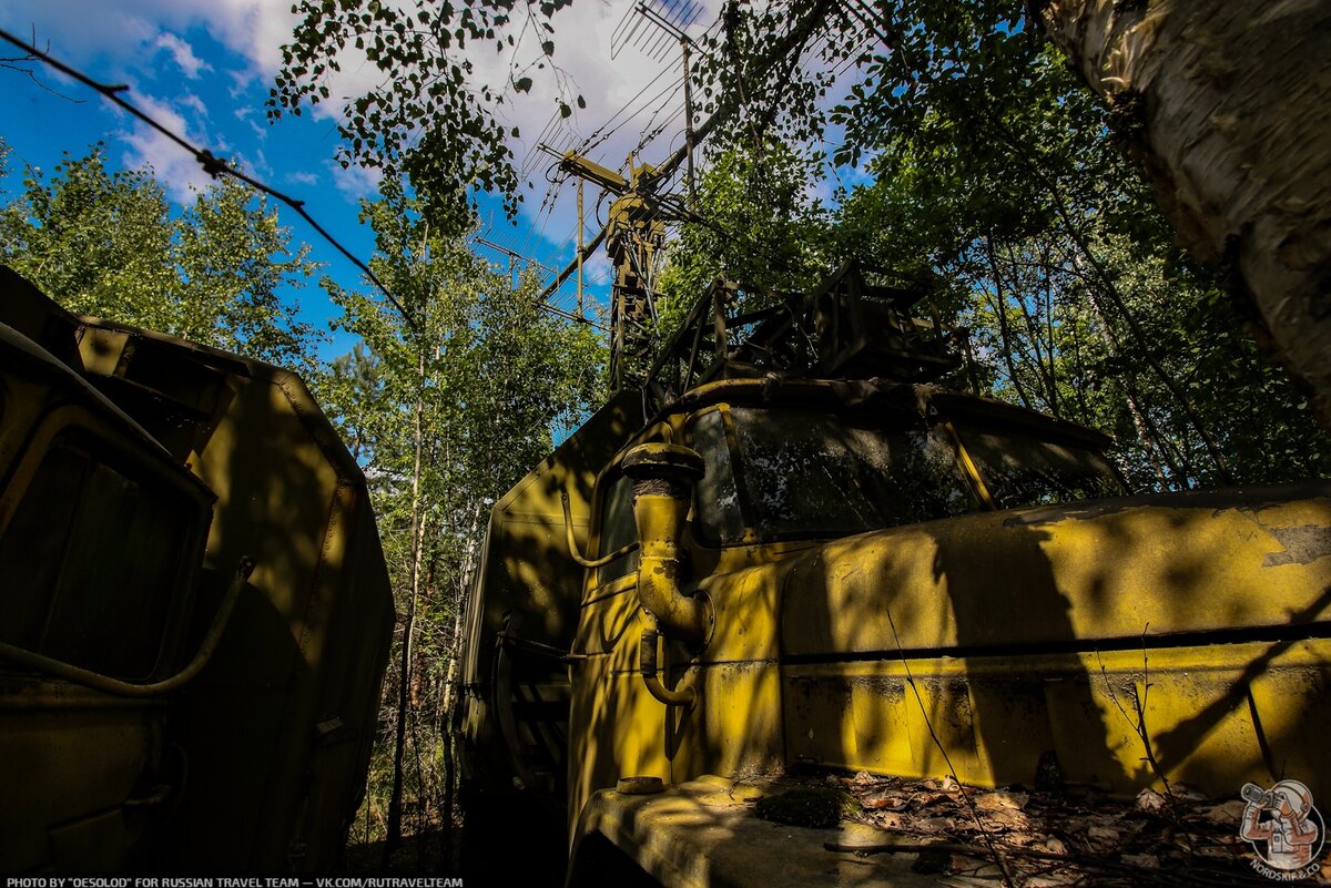 Нашёл старую военную технику посреди леса. Показываю, как выглядят брошенные машины!