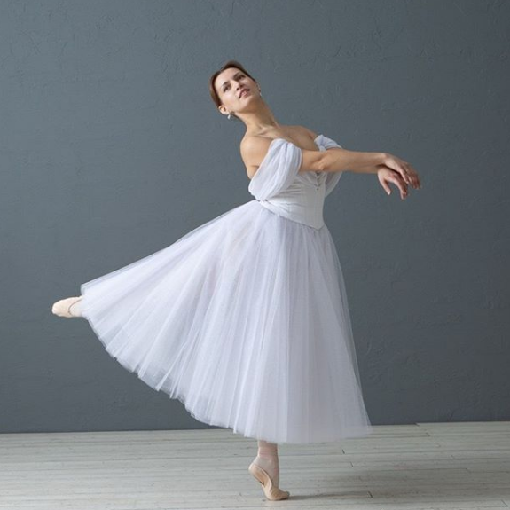 на фото - глава семейного клуба "Живу танцуя", педагог и хореограф Елена Жданова 