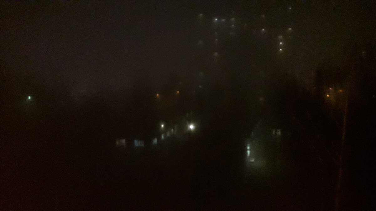 Смог на фоне домов и детского садика