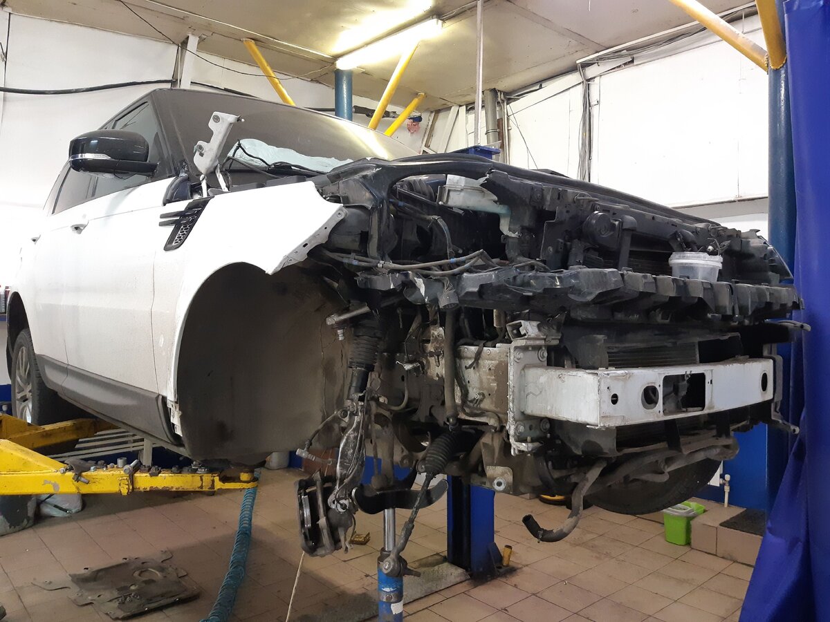 Процесс ремонта Range Rover Sport начался