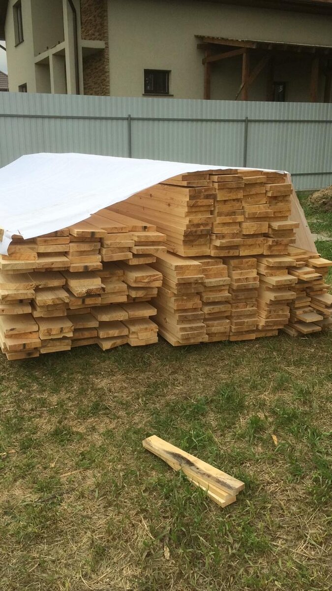 Так хранить нельзя! Даже доски камерной сушки.