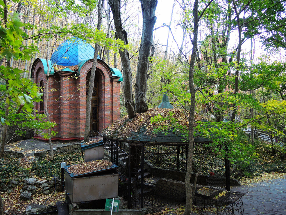 Святые источники неберджай горный. Святой источник святая ручка краснодарский край. Анапа святая ручка источник неберджай. Святые источники неберджай горный. Родник пантелеймона целителя в горячем ключе.