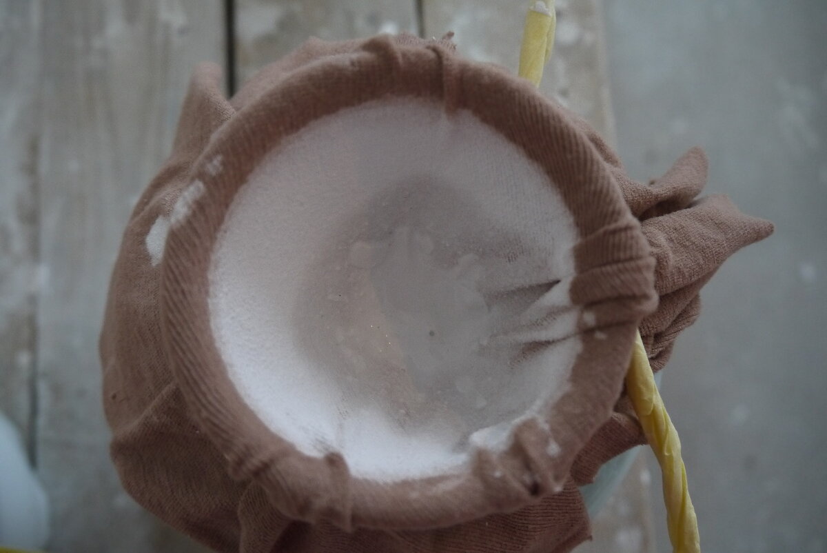 Как покрасить потолок краскопультом