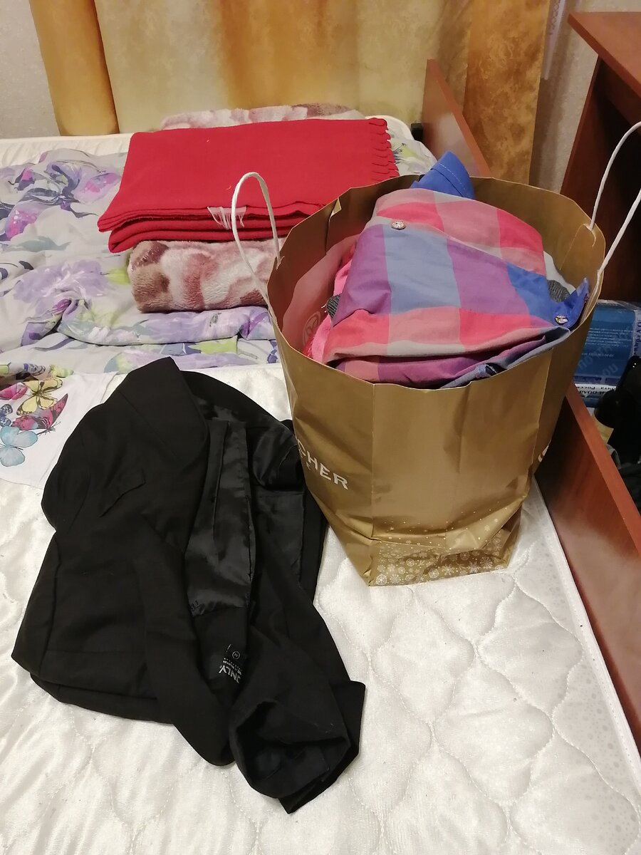 Фото автора. Беспорядок на фото из-за стирки пледов, а больше расположиться негде. 