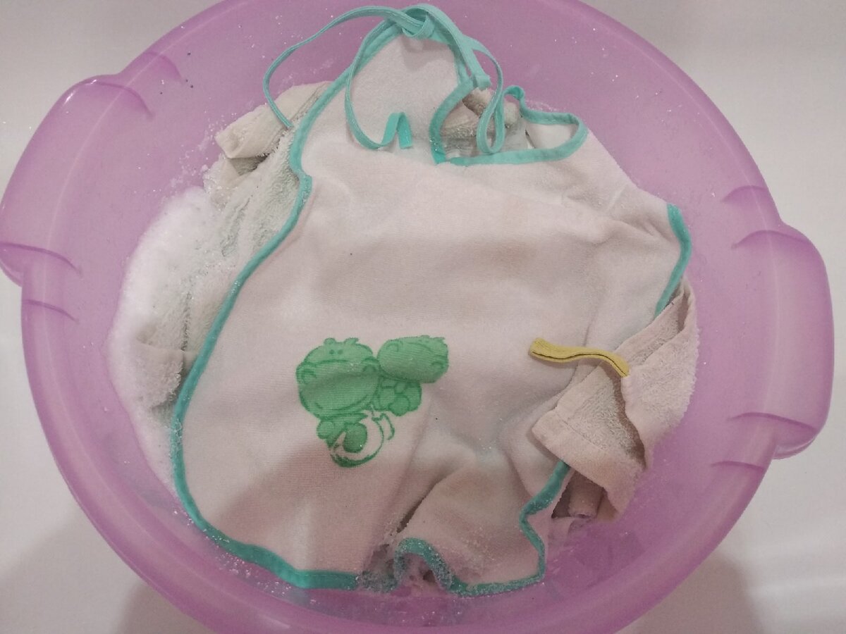 замачиваем в кипятке с отбеливателем