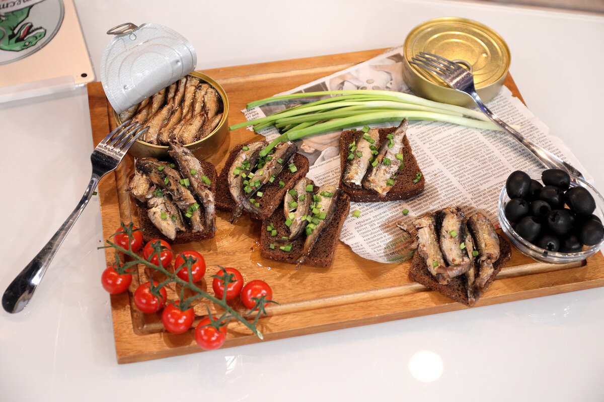 Шпроты отлично сочетаются с вином, главное-знать с каким