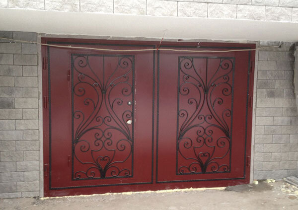 Гаражные кованые ворота