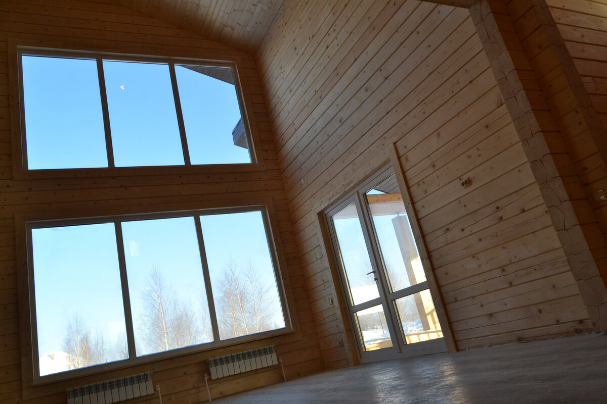 Фото дома со вторым светом - вид снизу из гостиной. Источник arplans.ru, Проект ДС-113