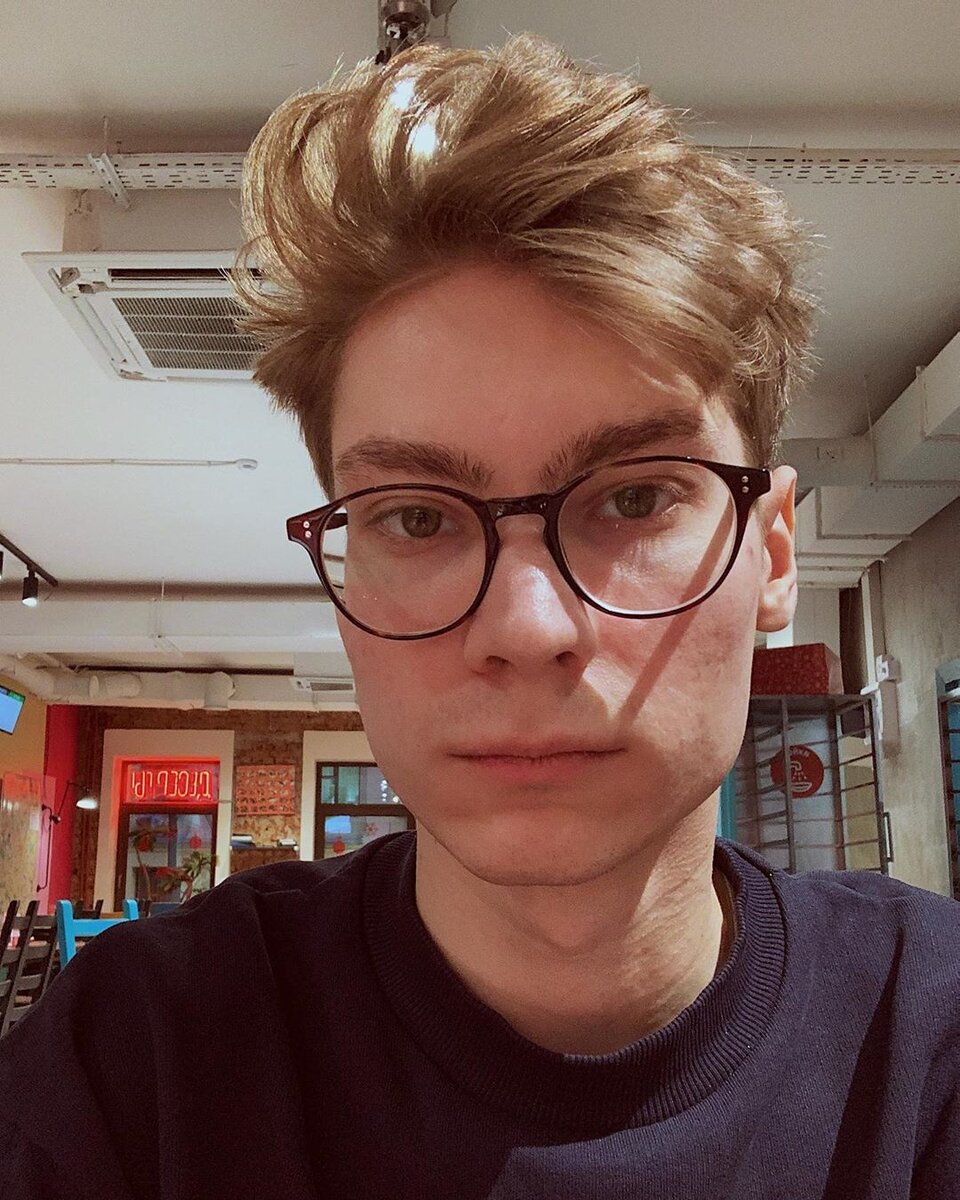 Это я, да. И фотографироваться — не самое любимое занятие. 