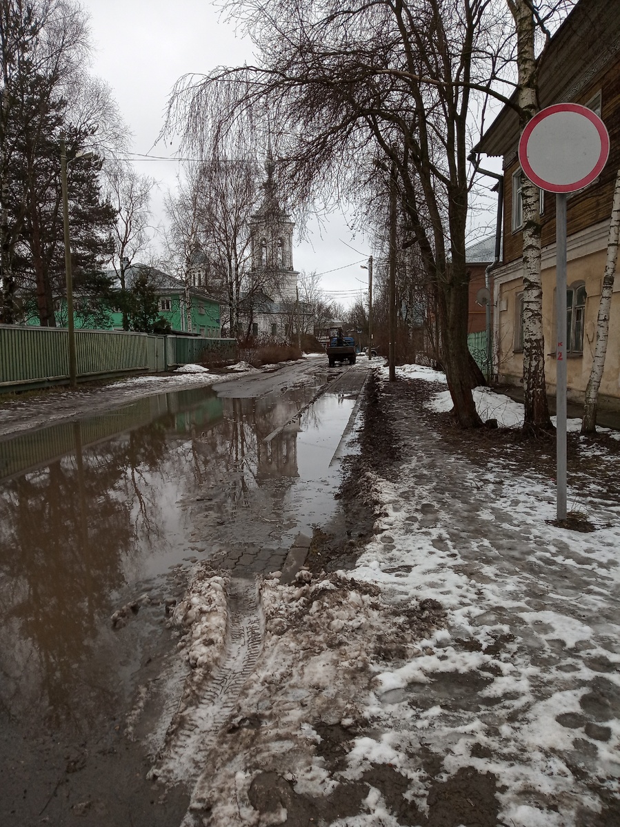 Где-то в центре.