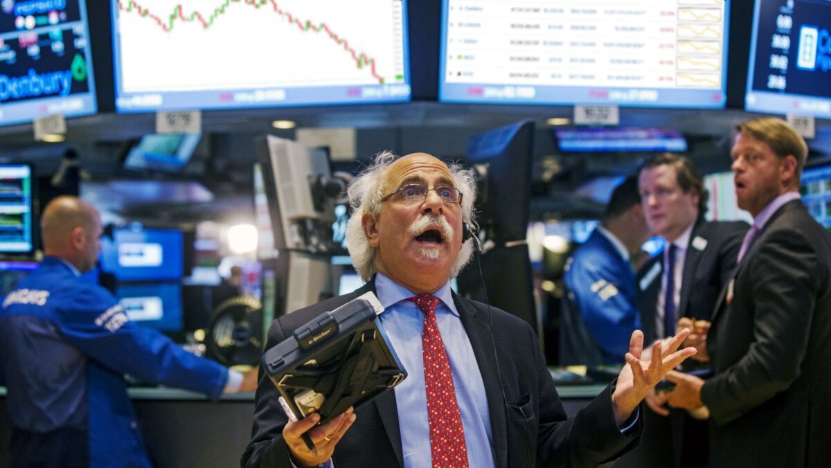 График на экране соответствует тому, что происходило на бирже с конца февраля