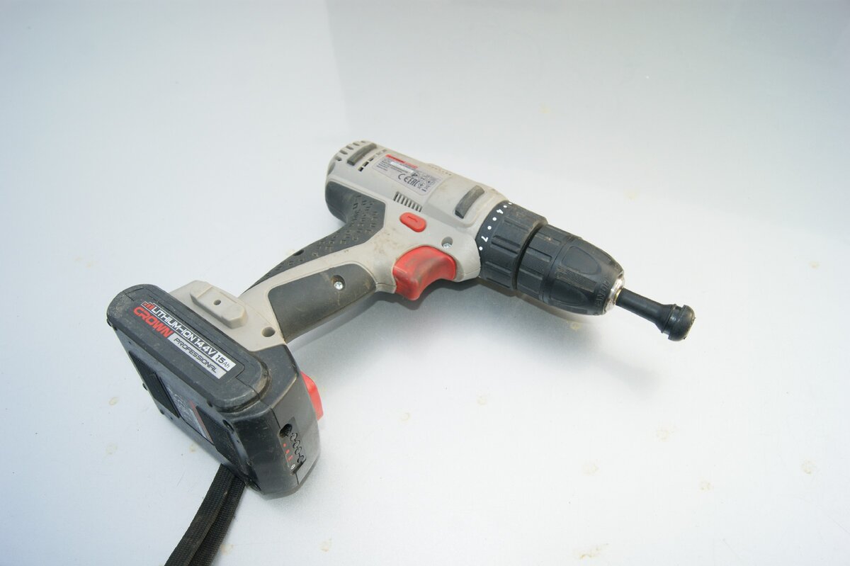 Убираю двухсторонний скотч с кузова автомобиля с помощью вентиля от ...