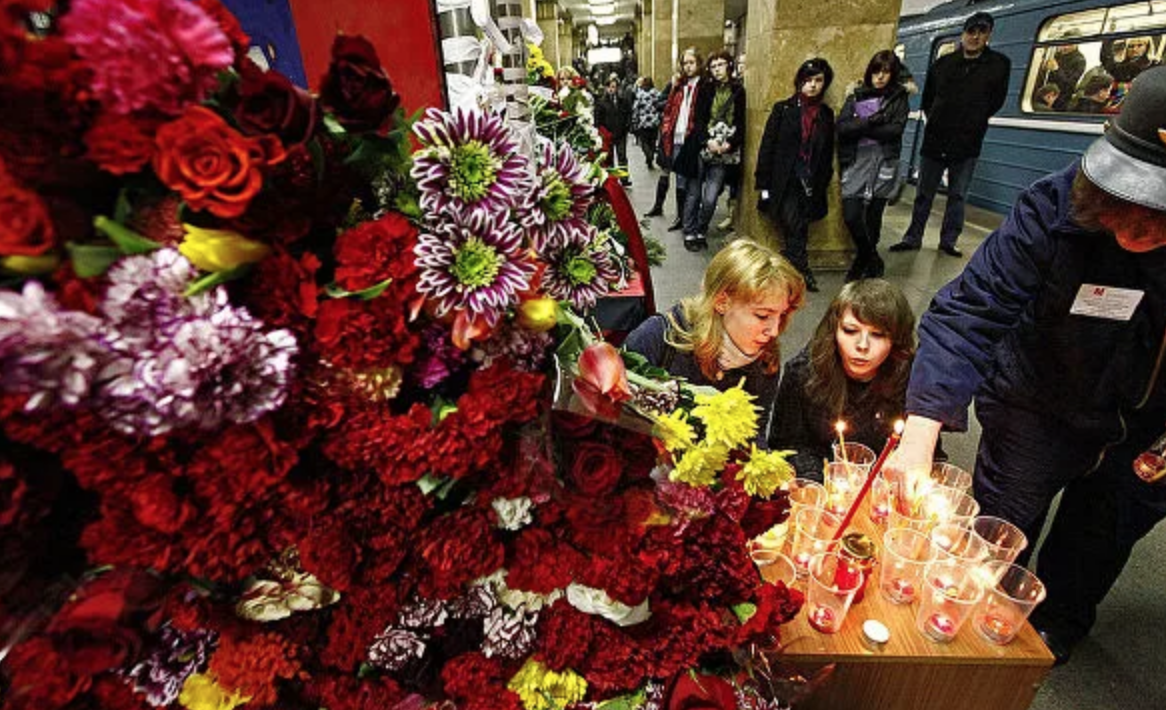 29.03 2010. Теракт в метро Лубянка и парк культуры. Взрыв на Лубянке и парке культуры. Теракт в метро 2010 Лубянка.