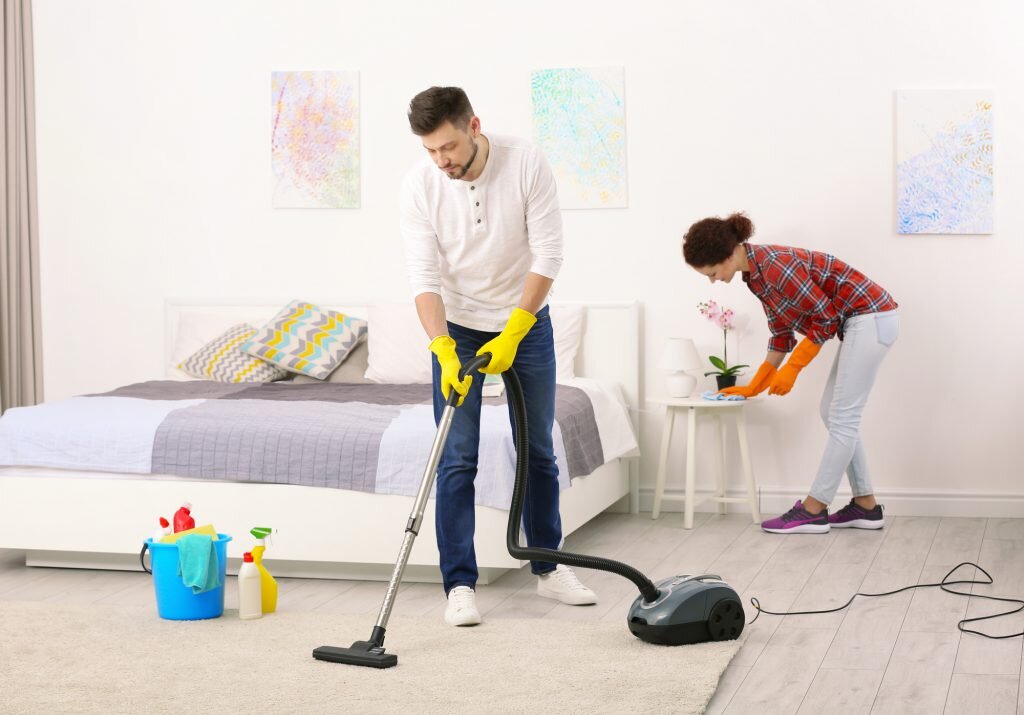 Источник изображения: https://www.hourmaid.com/5-ways-couples-can-benefit-from-a-house-cleaning-company/