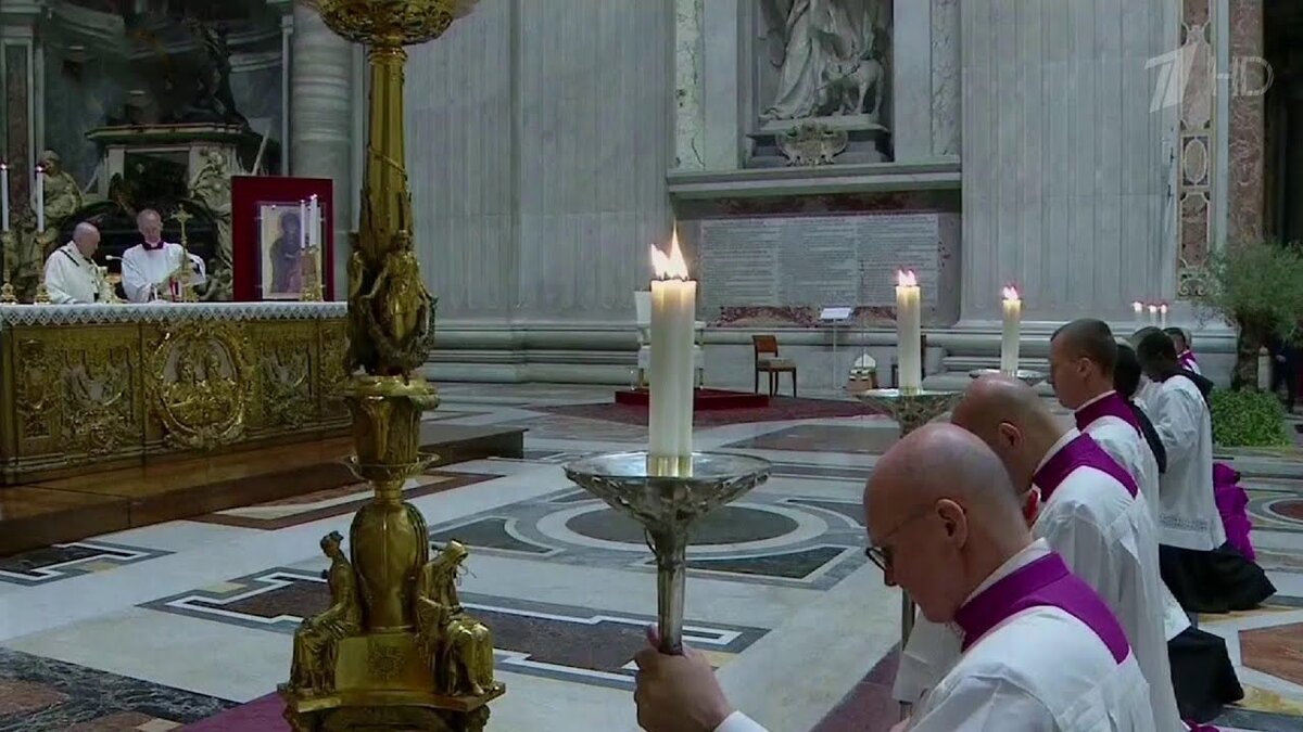 Пасхальная служба в соборе св. Петра в Ватикане 12.04.2020