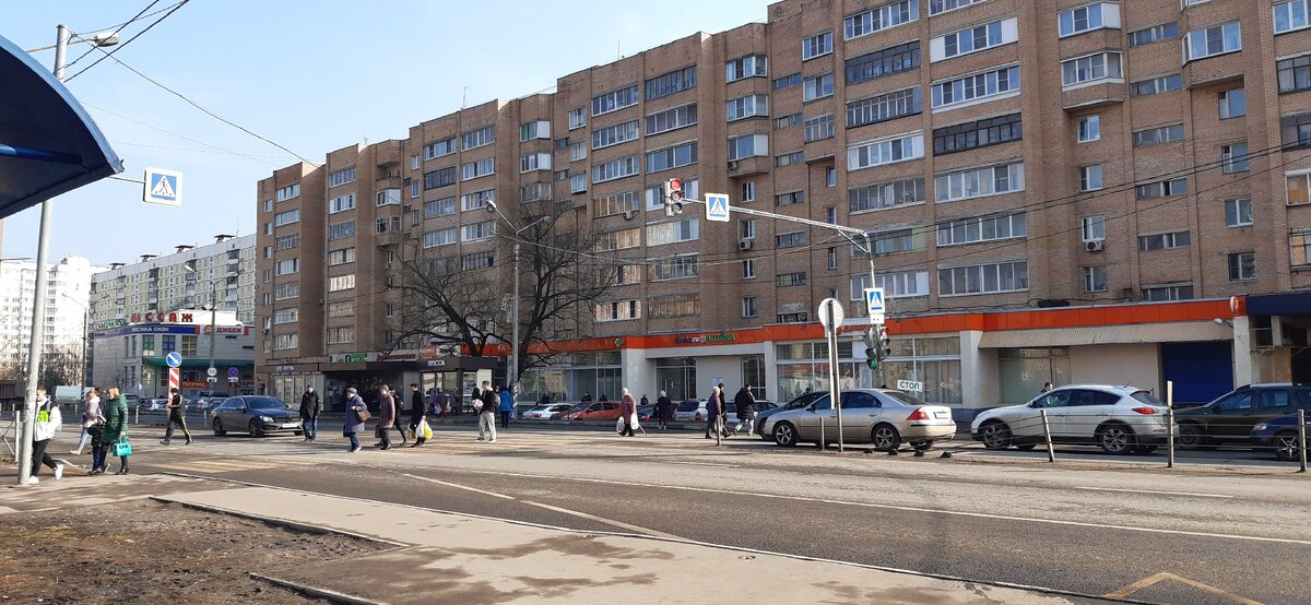 Улицы Подмосковных городов забиты людьми во время эпидемии.