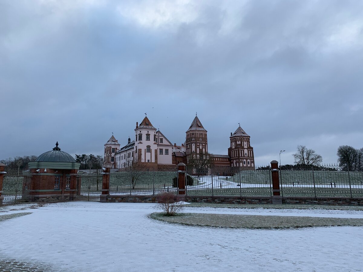 Мирский замок. Фото автора.