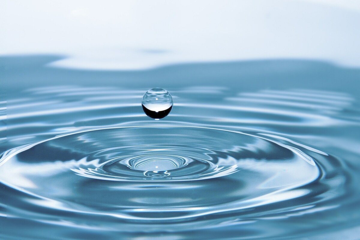 https://pixabay.com/ru/photos/%D0%BA%D0%B0%D0%BF%D0%BB%D0%B8-%D0%B2%D0%BE%D0%B4%D1%8B-%D0%B2%D0%BE%D0%B4%D1%8B-%D0%B6%D0%B8%D0%B4%D0%BA%D0%BE%D1%81%D1%82%D1%8C-%D1%81%D0%B2%D0%B5%D0%B6%D0%B8%D0%B5-578897